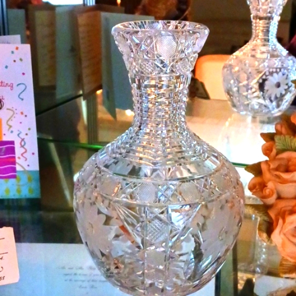 Vintage cut crystal glass decanter/vase ,9" tall,...beautiful details, new